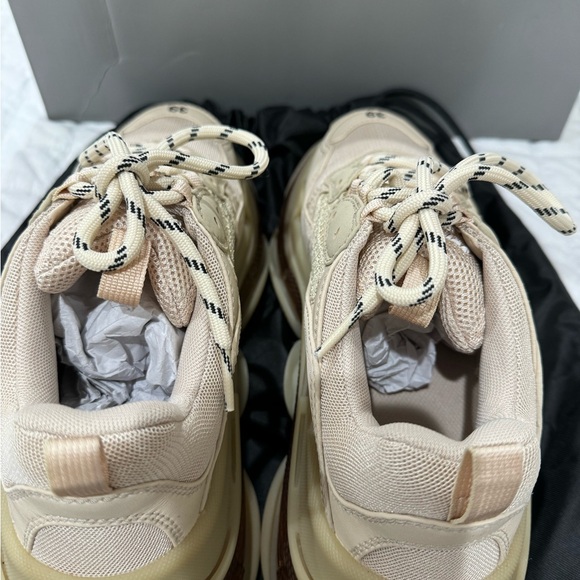Balenciaga Beige Sneakers - Picture 8 of 10